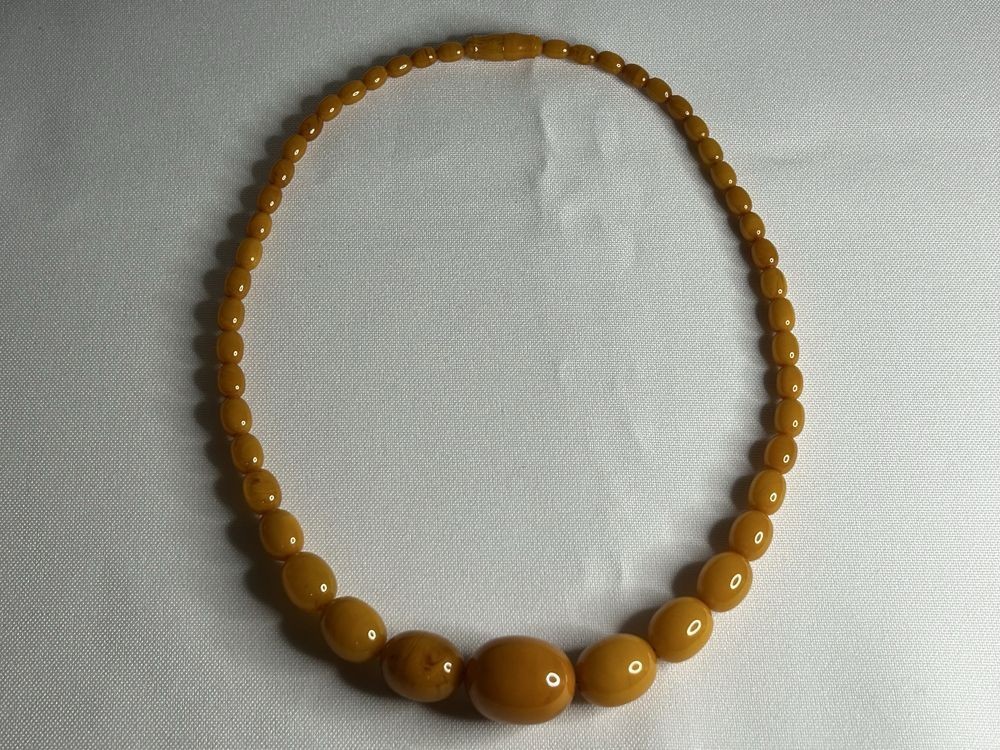Vintage Bakelite Bead Necklace 22 gram Elegant Collectible Jewelry Piece 45 cm