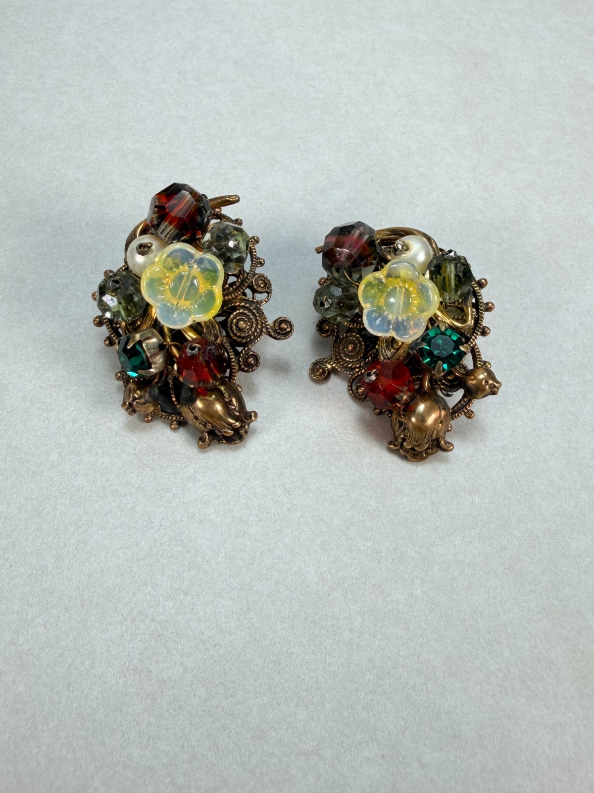 Gorgeous Unsigned DeMario Art Glass Floral Cluster Clip On Earrings Vintage Rare