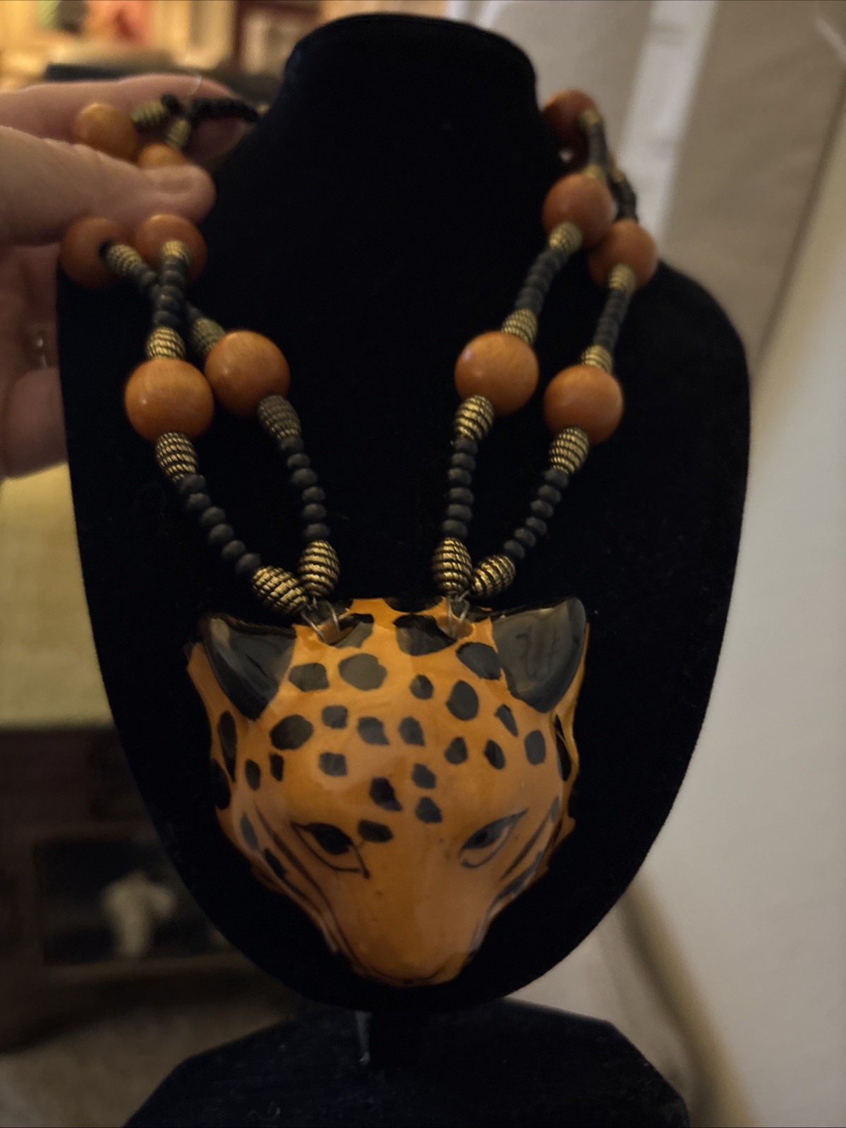 VINTAGE COCO WOOD CERAMIC CAT CHEETAH LEOPARD LION NECKLACE 20” Signed
