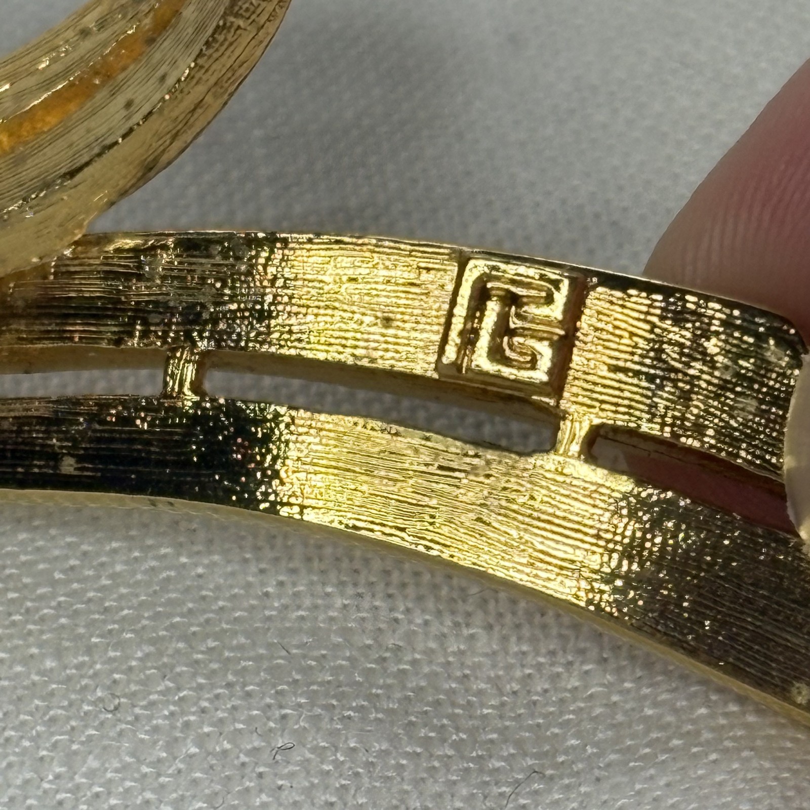 PIERRE BALMAIN Vintage Brooch Swirl Ribbon Gold Tone Rhinestone