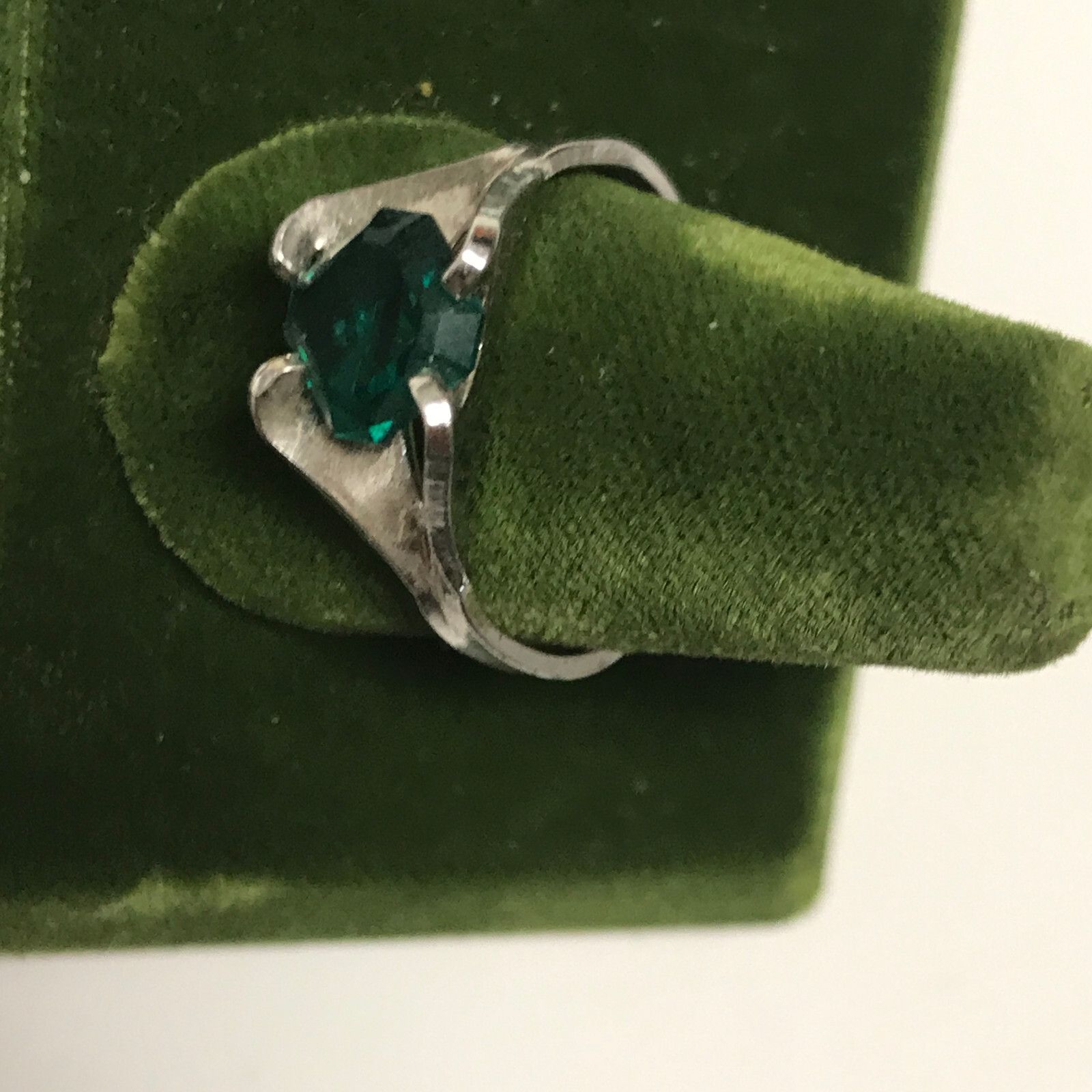 Vintage Simulated Emerald Stamped 18k HGE Ring Size 3 May Birth Stone Green