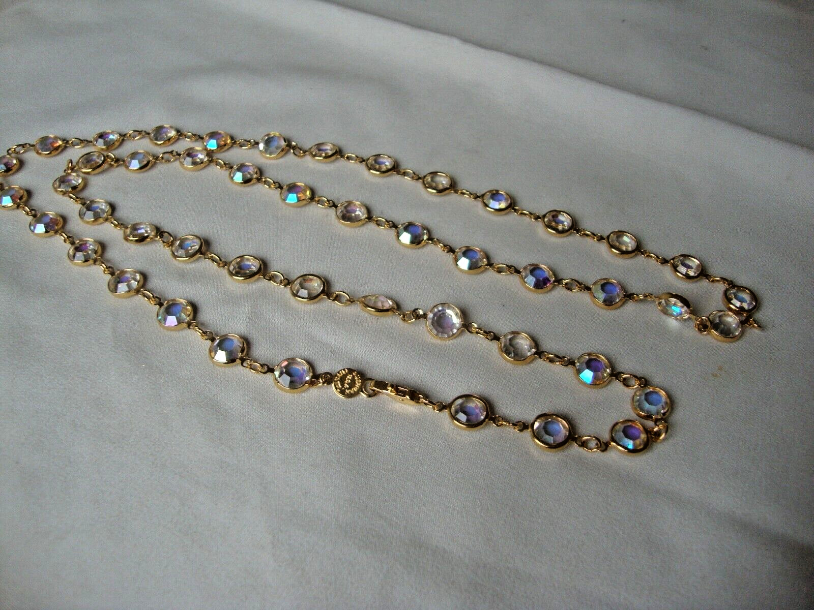 VINTAGE 1980s AUSTRIAN CRYSTAL BEZEL SET AURORA CRYSTALS GOLD TONE NECKLACE 35″