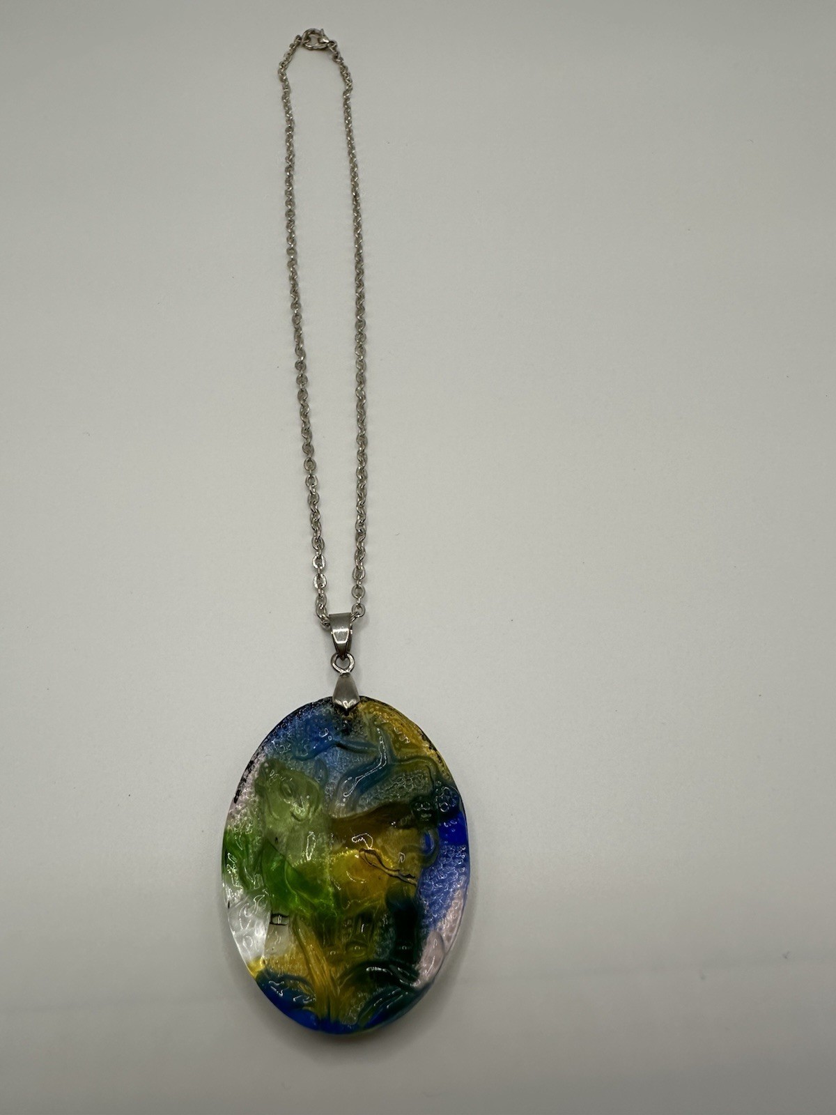 Vintage Oval Resin Cow Pendant W/18k Gold Plating Chain Necklace Is Silver Tone