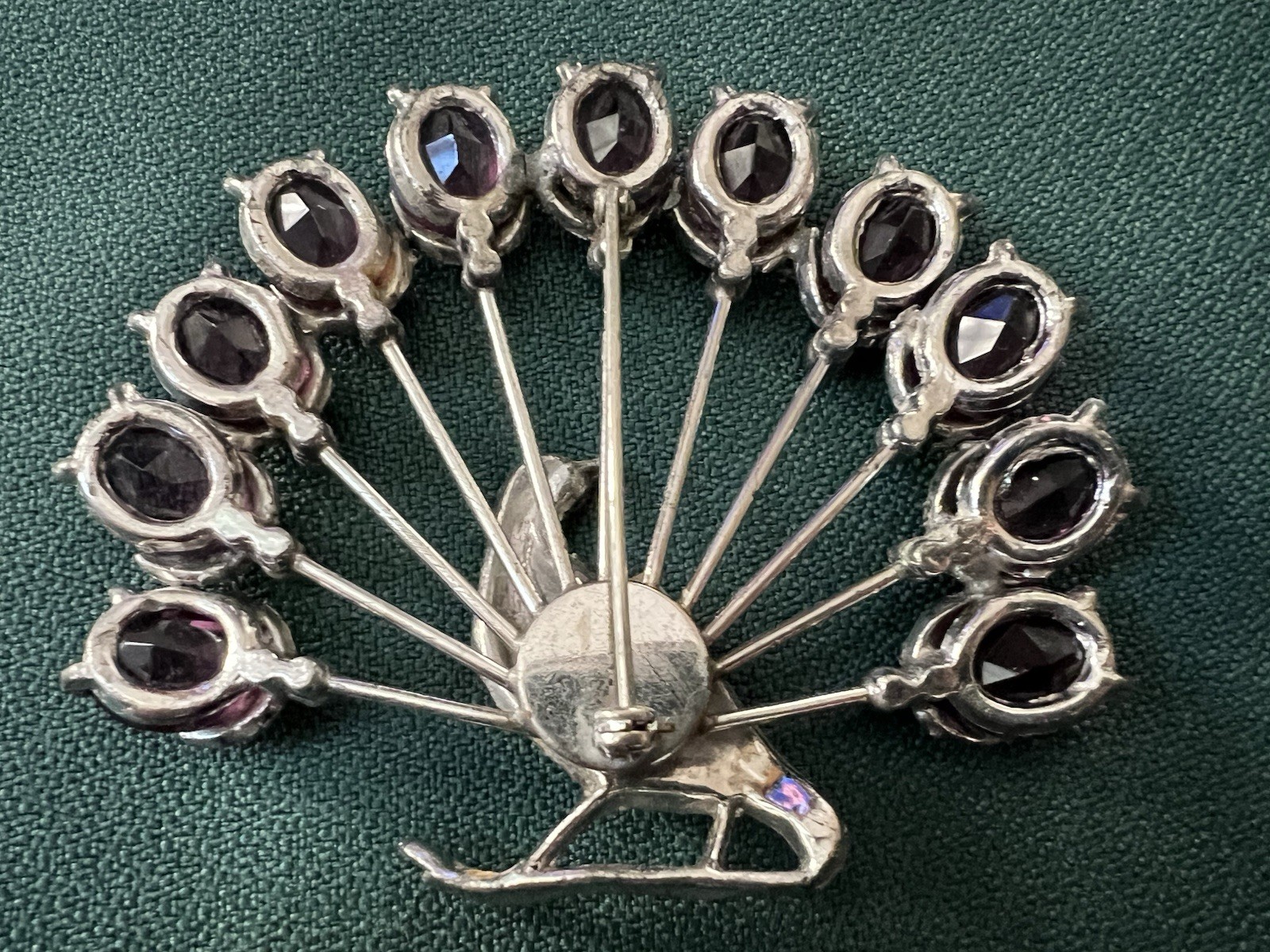 STUNNING VINTAGE 30s-40s HUGE PEACOCK BROOCH PURPLE TAIL FEATHER STONES