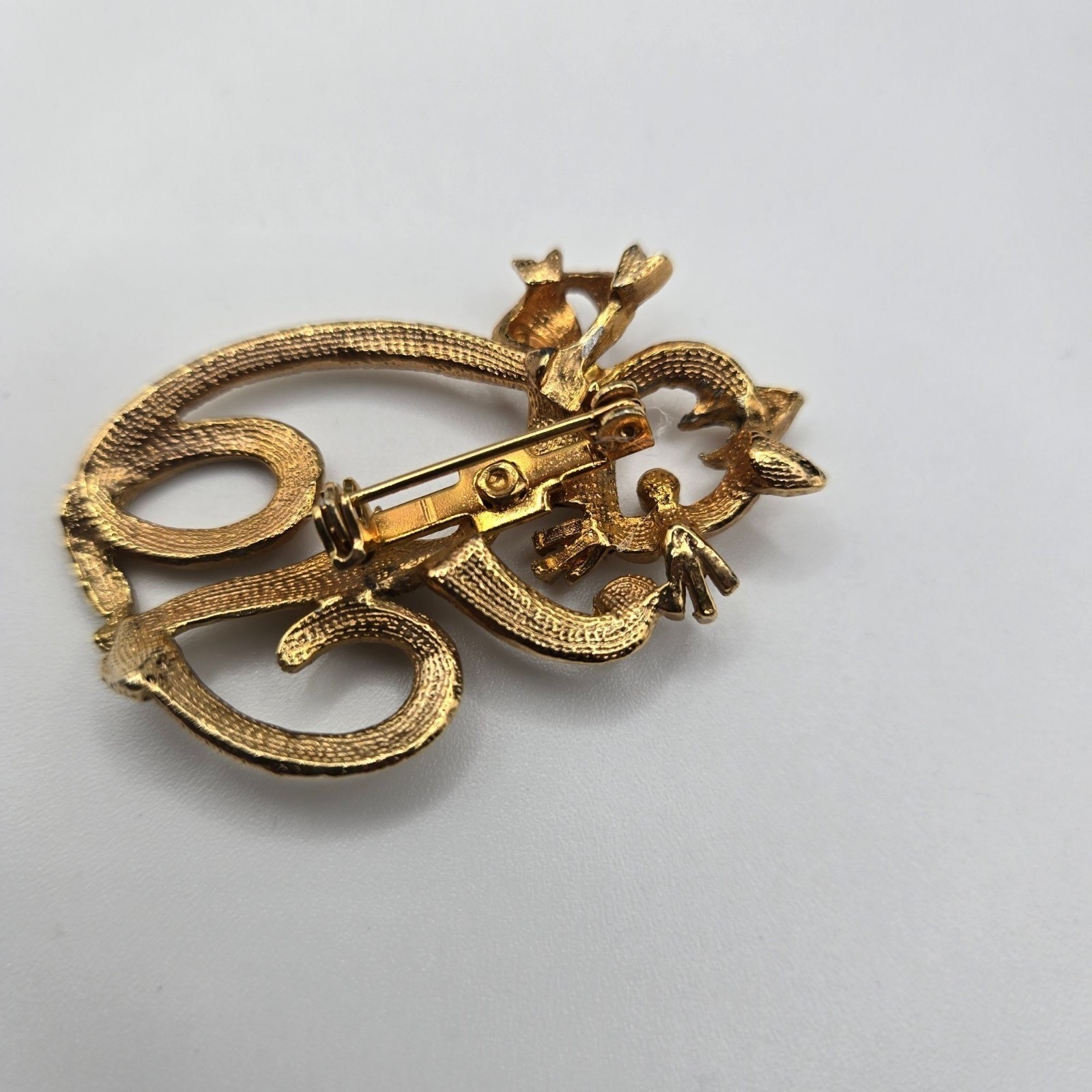 Vtg Cat Brooch Pin Gold Tone Textured Kitty with Bow Animal Lover Gift Cute