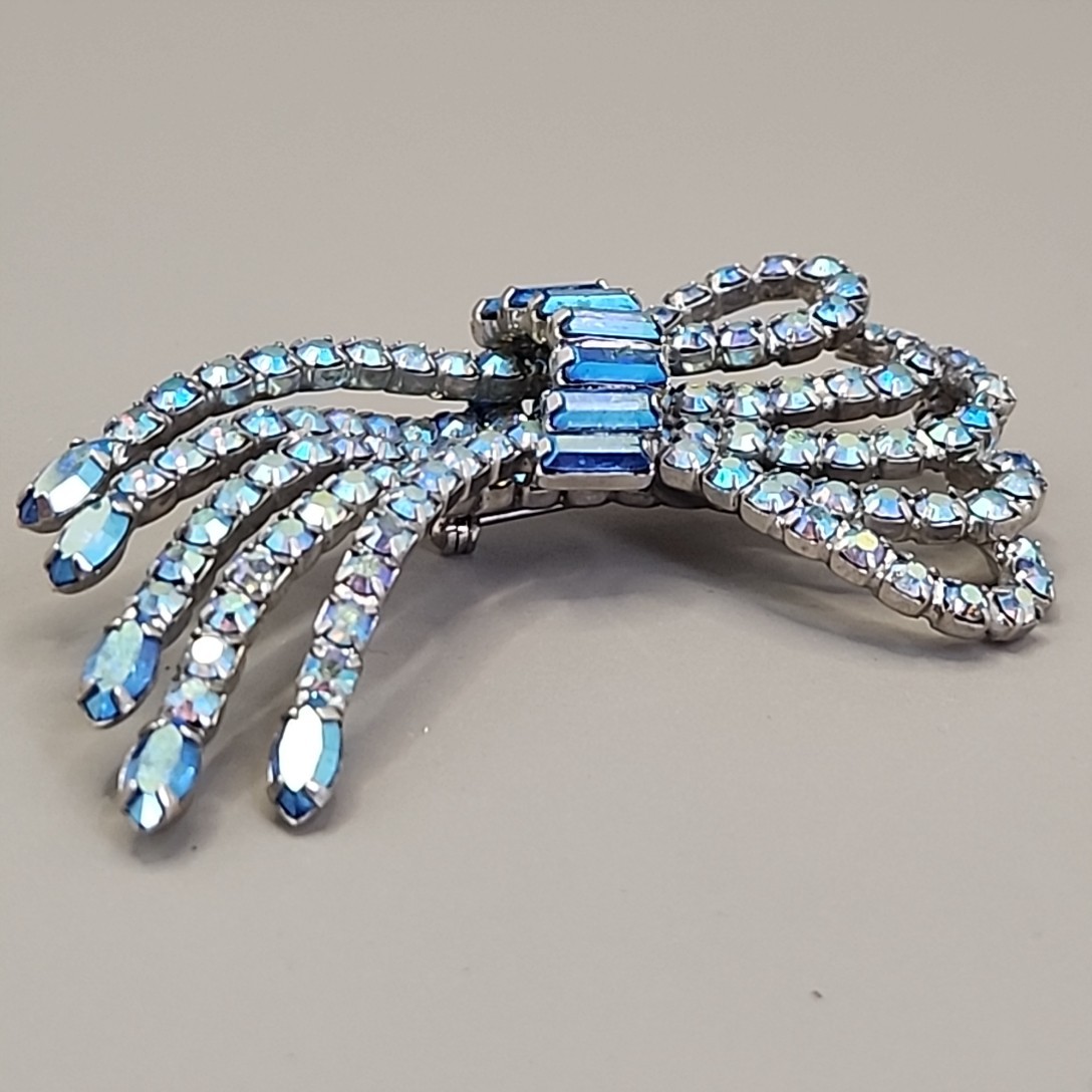 Vintage Tammey Jewels Brooch Aurora Borealis Blue Ribbons 2.75″