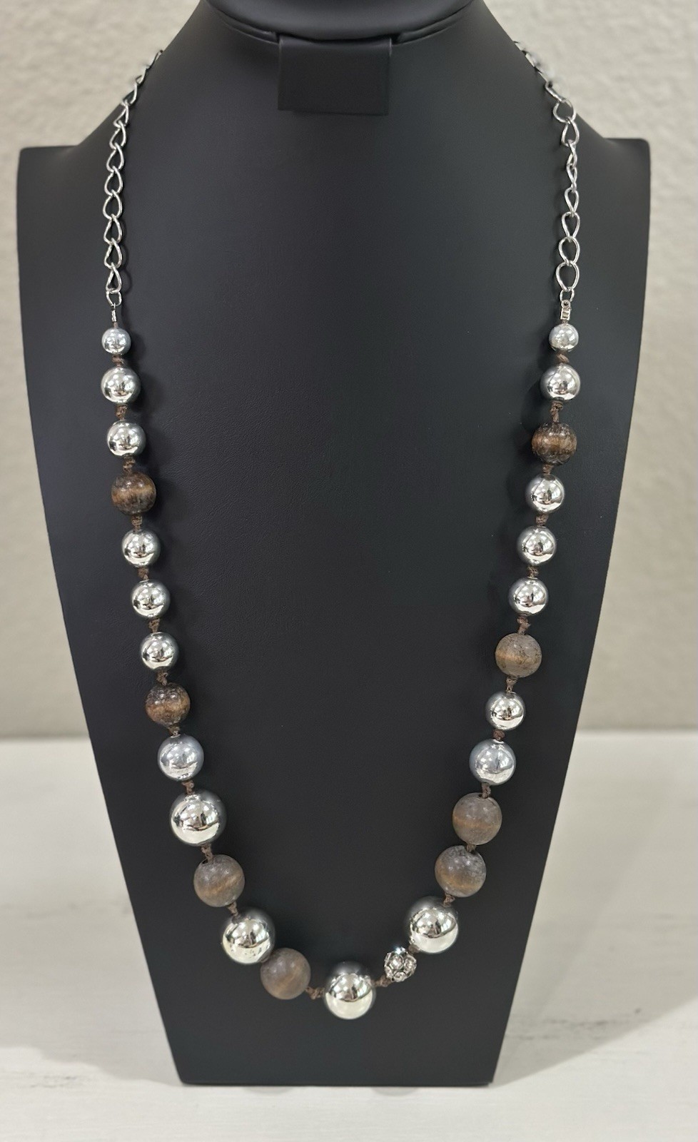 Vintage Art Deco Necklace With Silver Tone & Brown Wooden Beads 34″