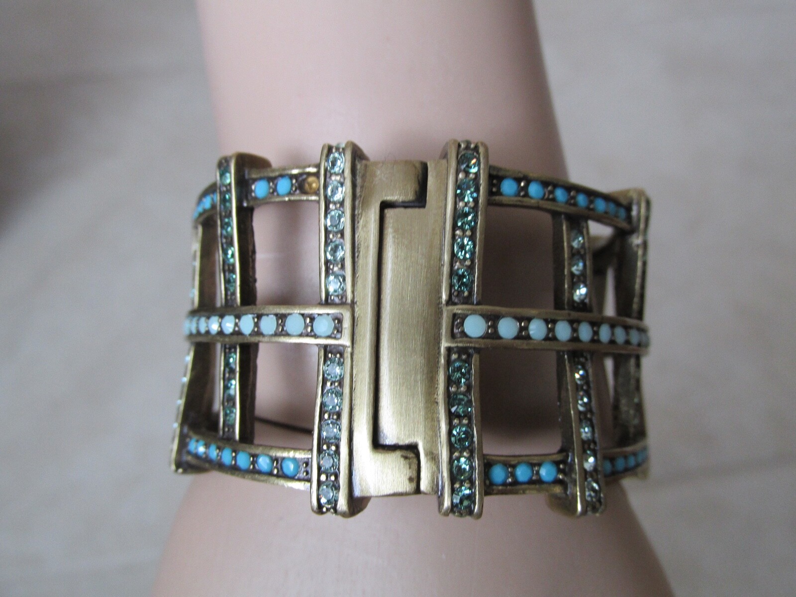 NEW HEIDI DAUS OPEN WEAVE TURQUOISE & RHINESTONES GOLD TONE HINDGED BRACELET