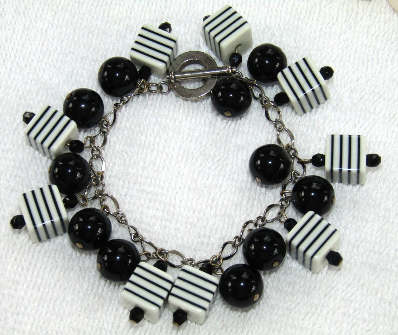 NICE COSTUME JEWELRY WEISS TRIFARI MONET COVENTRY LUCITE RHINESTONE BLACK WHITE