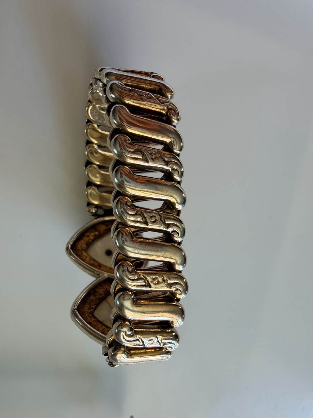 WWII US Military Gold Tone Sweetheart Stretch Bracelet