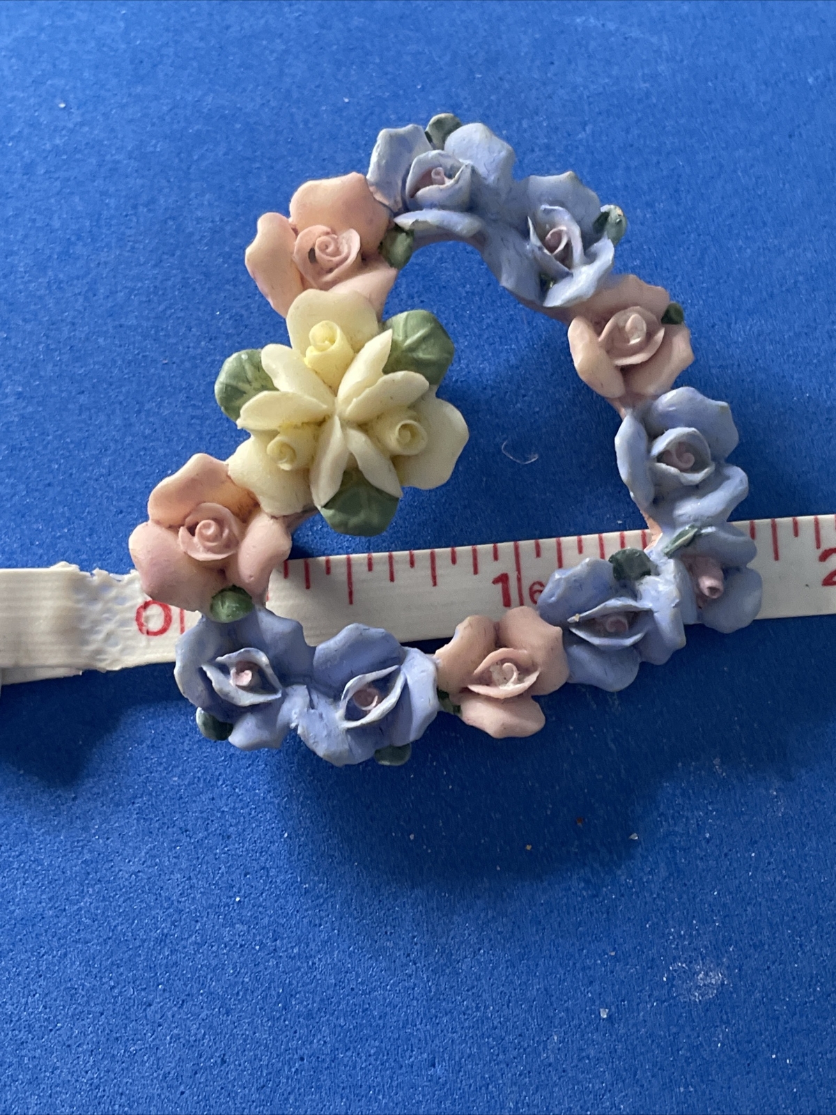 Avon Hearts And Roses Brooch Vintage Pin Pastel Yellow Pink Blue Flowers A3