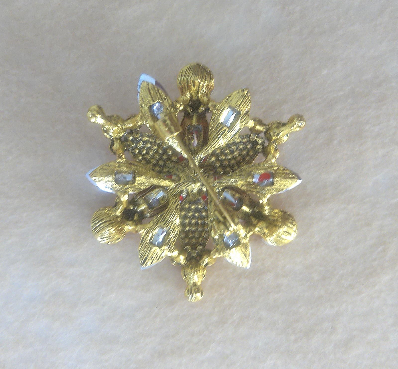 New Goldtone Red Faceted Crystals Flower Pin Brooch Simply Stunning