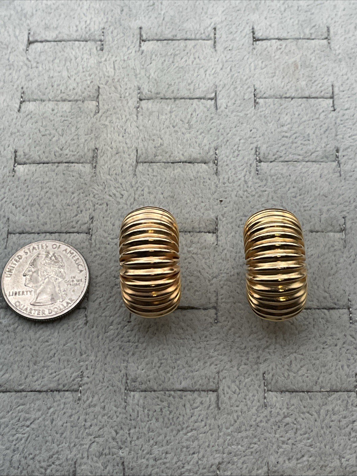 Vintage Gay Boyer Ribbed Domed Clip On Earrings (A/124)