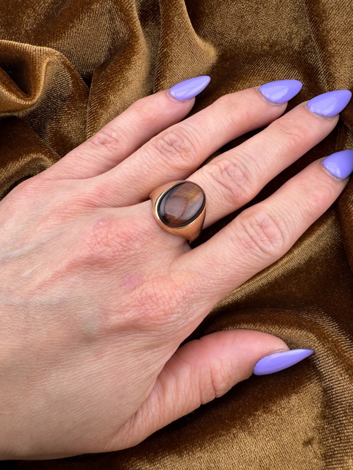 Sleek Vintage 14 Karat Yellow Gold Unisex Oval Tiger’s Eye Ring Size 9