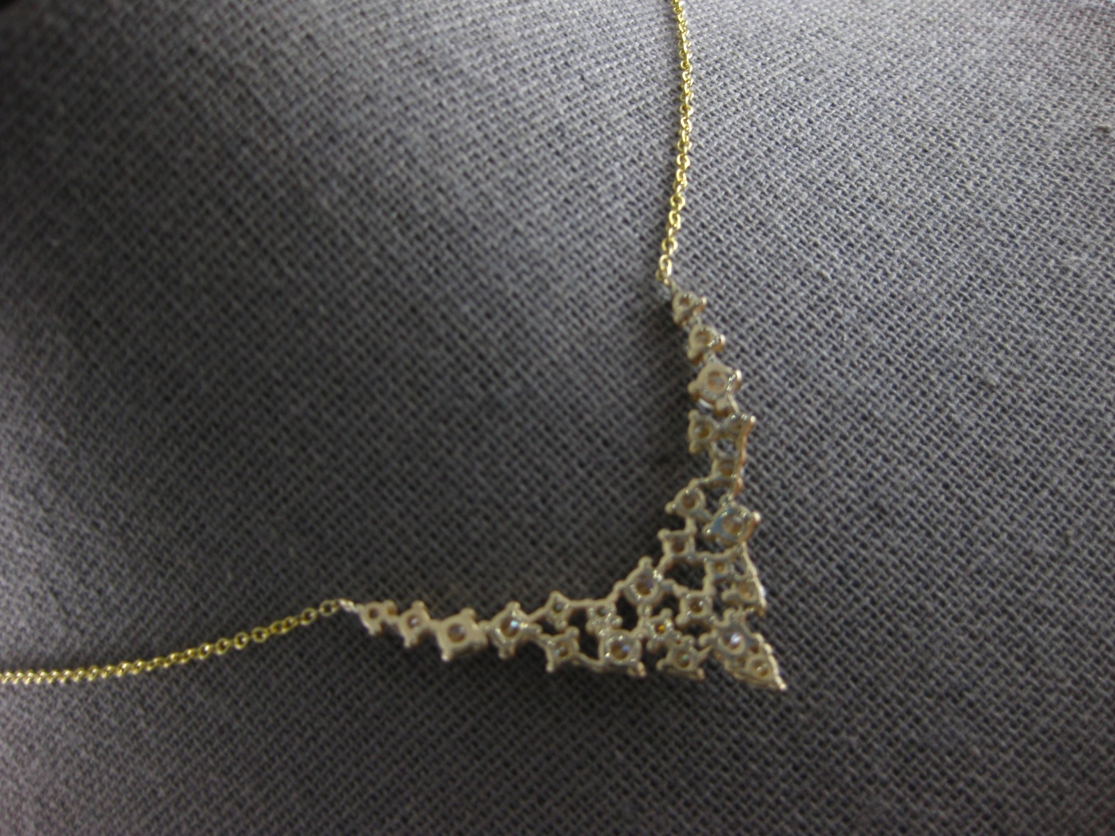 ESTATE LONG 1.52CT DIAMOND 14KT YELLOW GOLD ROUND CLUSTER V SHAPE LOVE NECKLACE