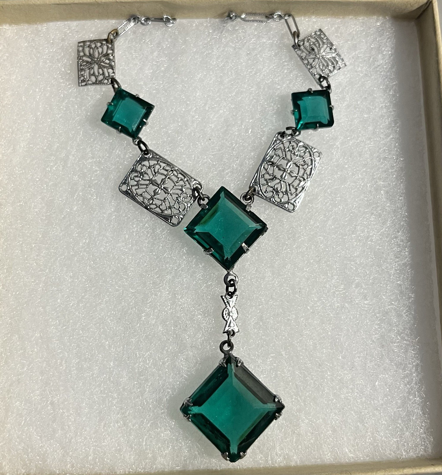 Vintage Art Deco Y-Necklace Emerald Green Glass Stones Filigree 16″