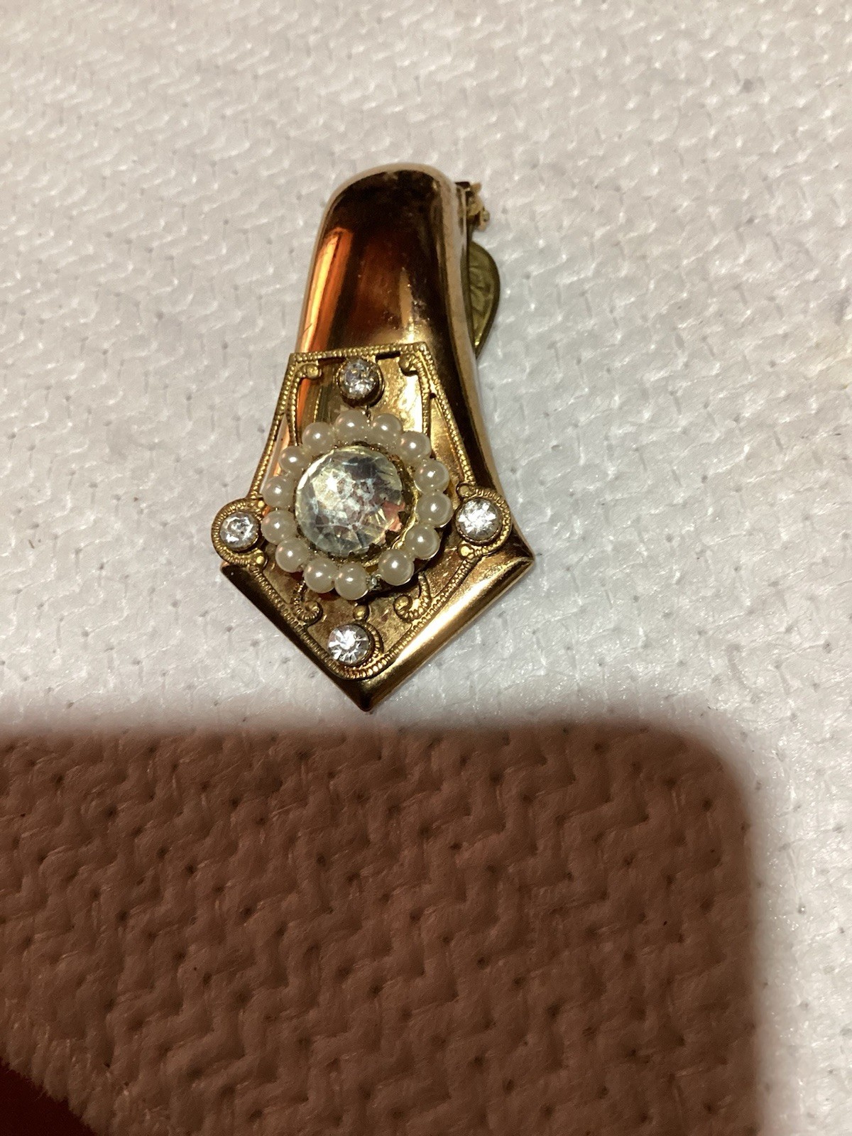 Vintage Gold Tone Fur Dress Clip With Faux Pears And Clear Rhinestones