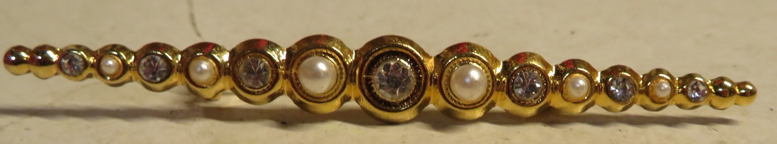 Vintage UnSigned Rhinestone Gold Faux Pearl Gold Tone Brooch Pin 3” Fashion GUC