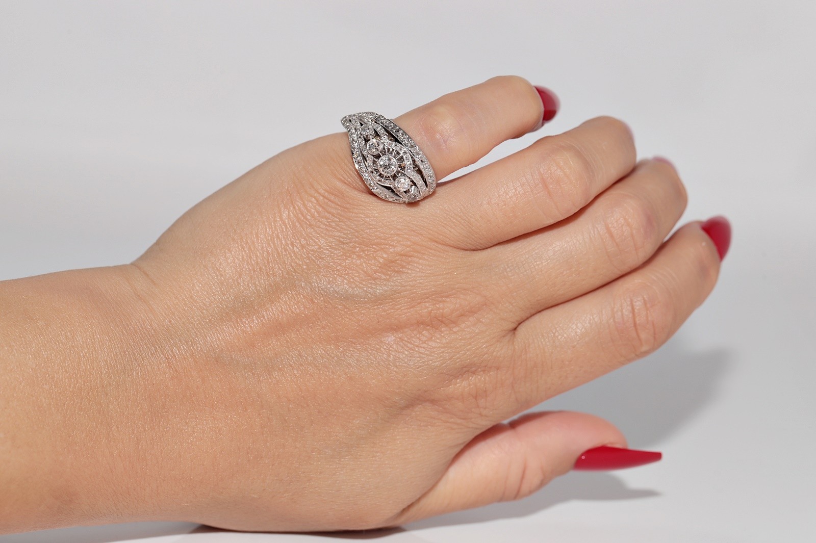 Antique Circa 1920s Hand crafted Art Deco 18k Gold Natural Diamond Ring