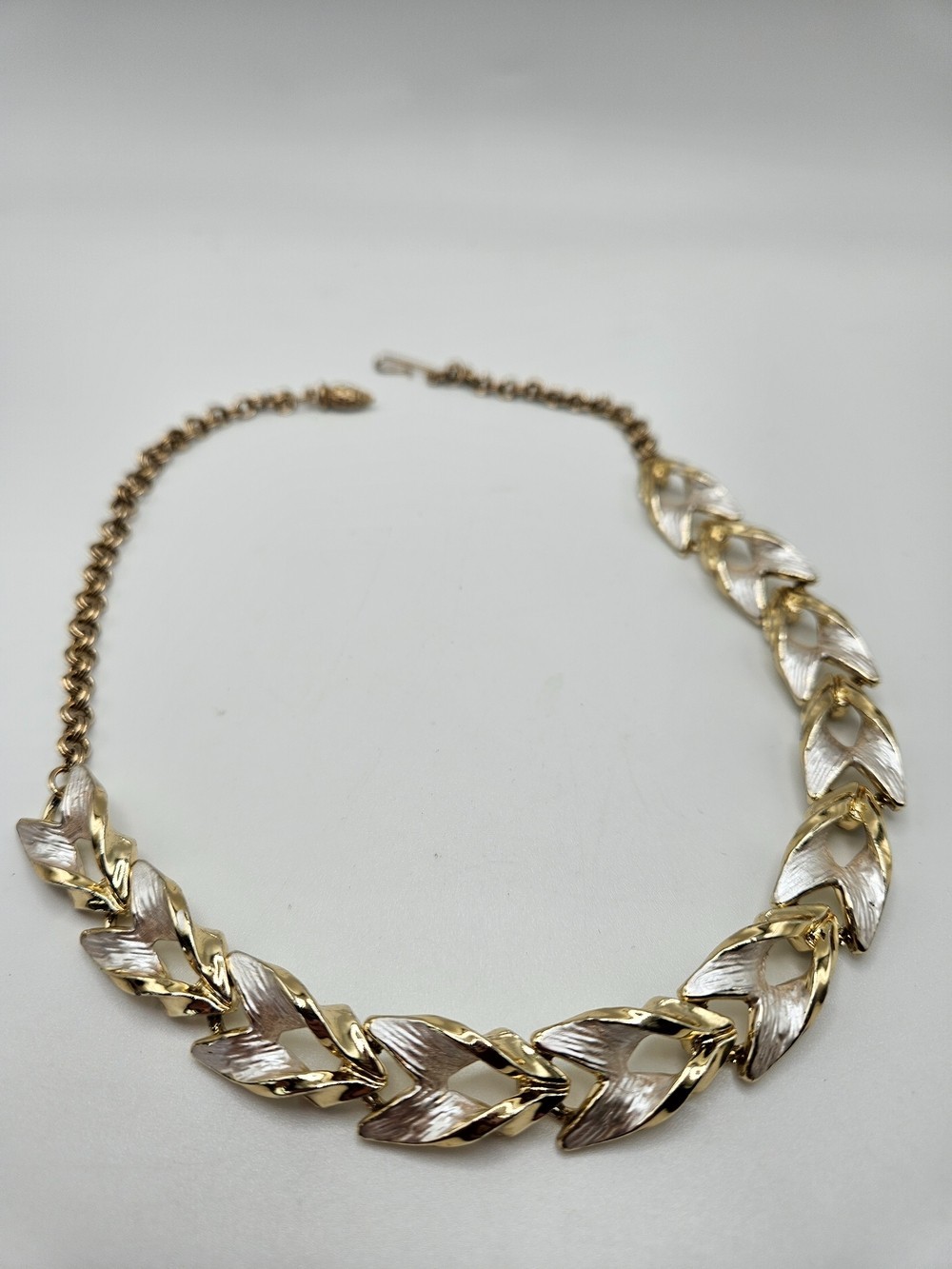VINTAGE Gold and Silver Two-Tone Textured Articulated Leaf Link Choker Necklace