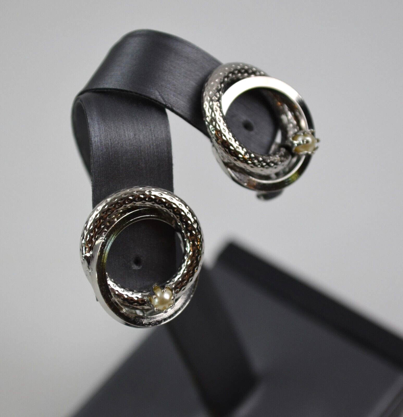 Vintage Silver Tone Clip On Earrings 2 Circles with Faux Pearl About 1″ Across