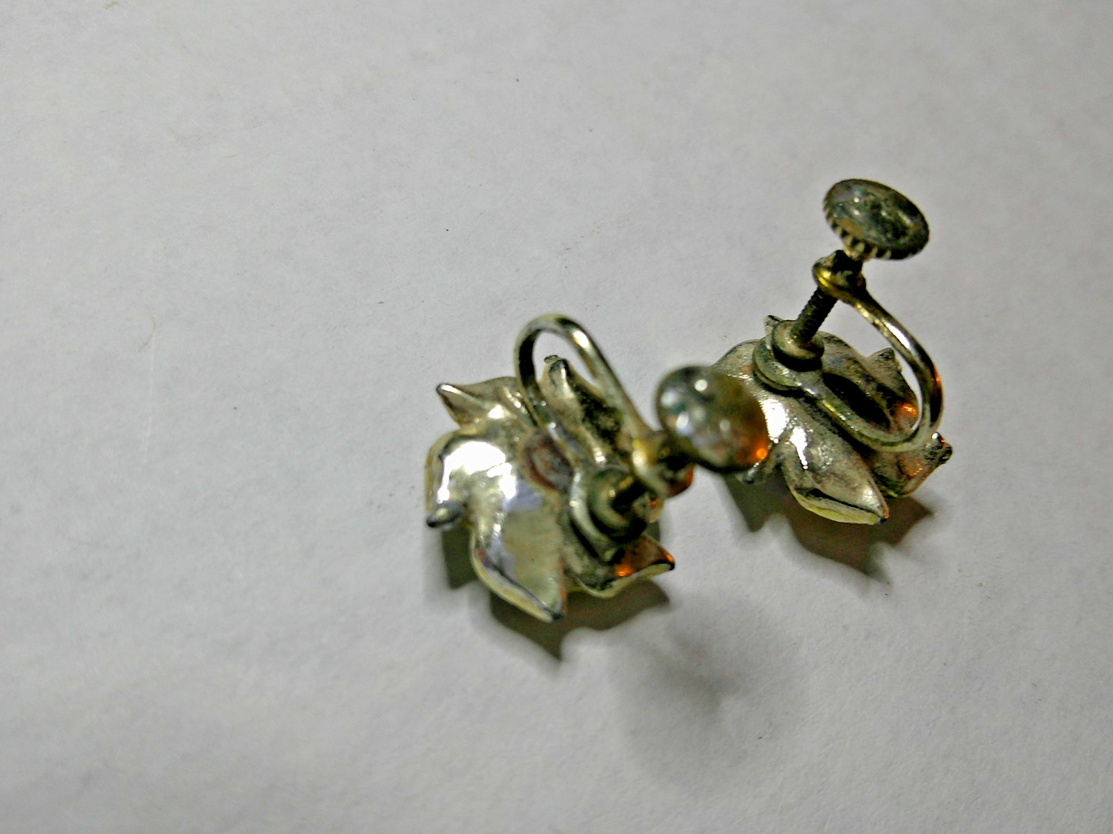 VINTAGE AURORA BOREALIS SCREW BACK EARINGS FLOWER SHAPE WITH CENTERED STONES