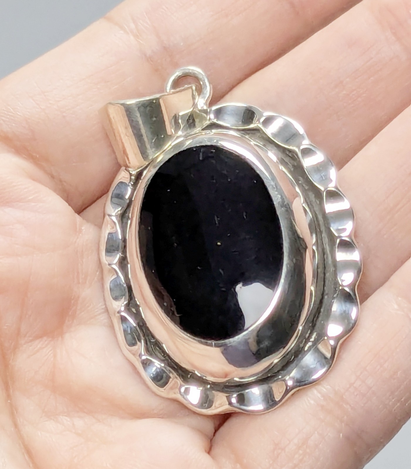 925 Mexico Sterling Silver Black Onyx Pendant 16 grams Preowned