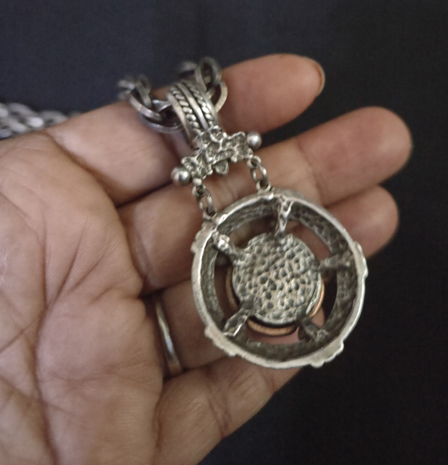 Vtg Silver Tone 20″ Necklace With 2.25″ Pendant