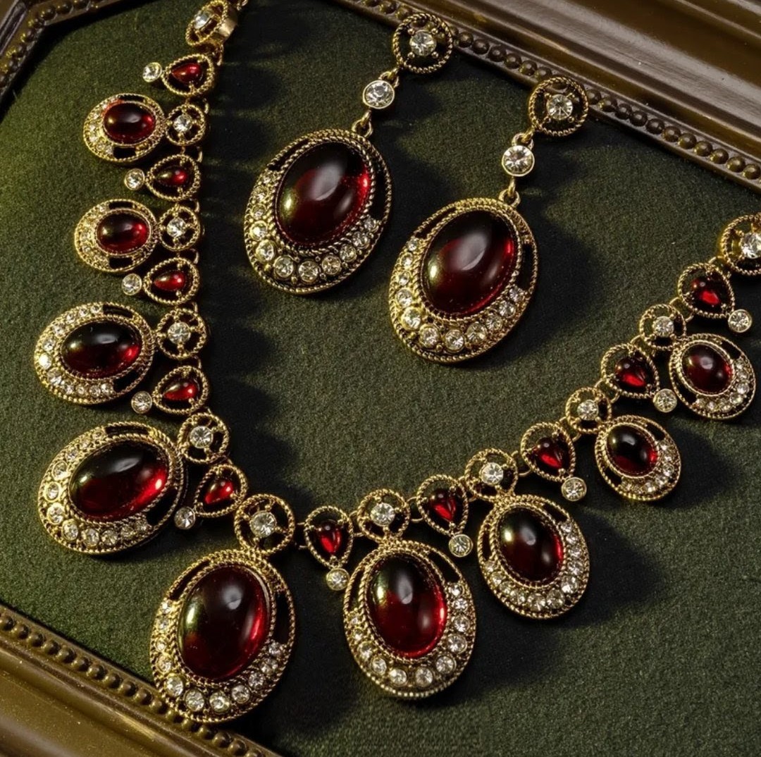 Exquisite Vintage Gemstone Royal Designs Necklace and Earrings Set