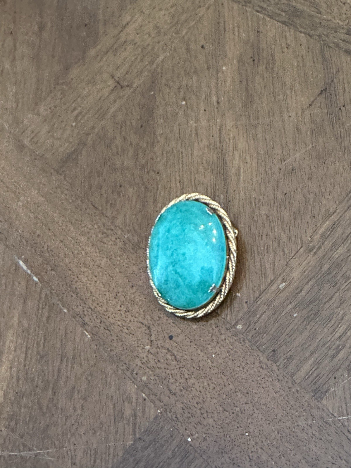 Vintage Faux Jade Green Cabochon Oval Brooch Gold Tone Nice!