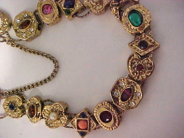 Vintage 60s Unsigned Goldette Victorian Revival Slide Charm Bracelet 7.5″