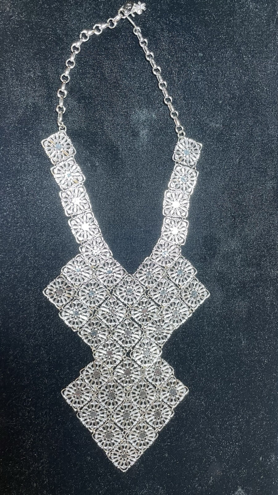 VINTAGE VENDOME SILVER TONE LACEY FILAGREE BIB NECKLACE CONDITION IS MINTY!