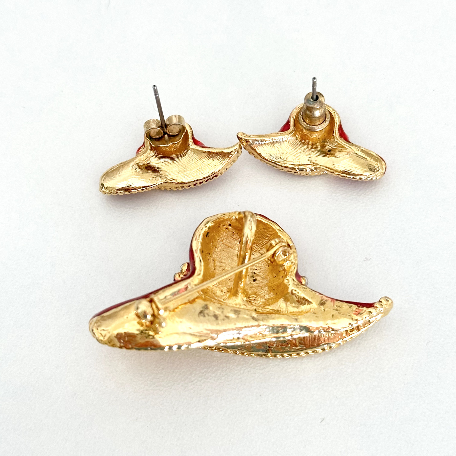 Vintage Red Enamel AB Rhinestone Gold Tone Hat Brooch Pin Earrings Set