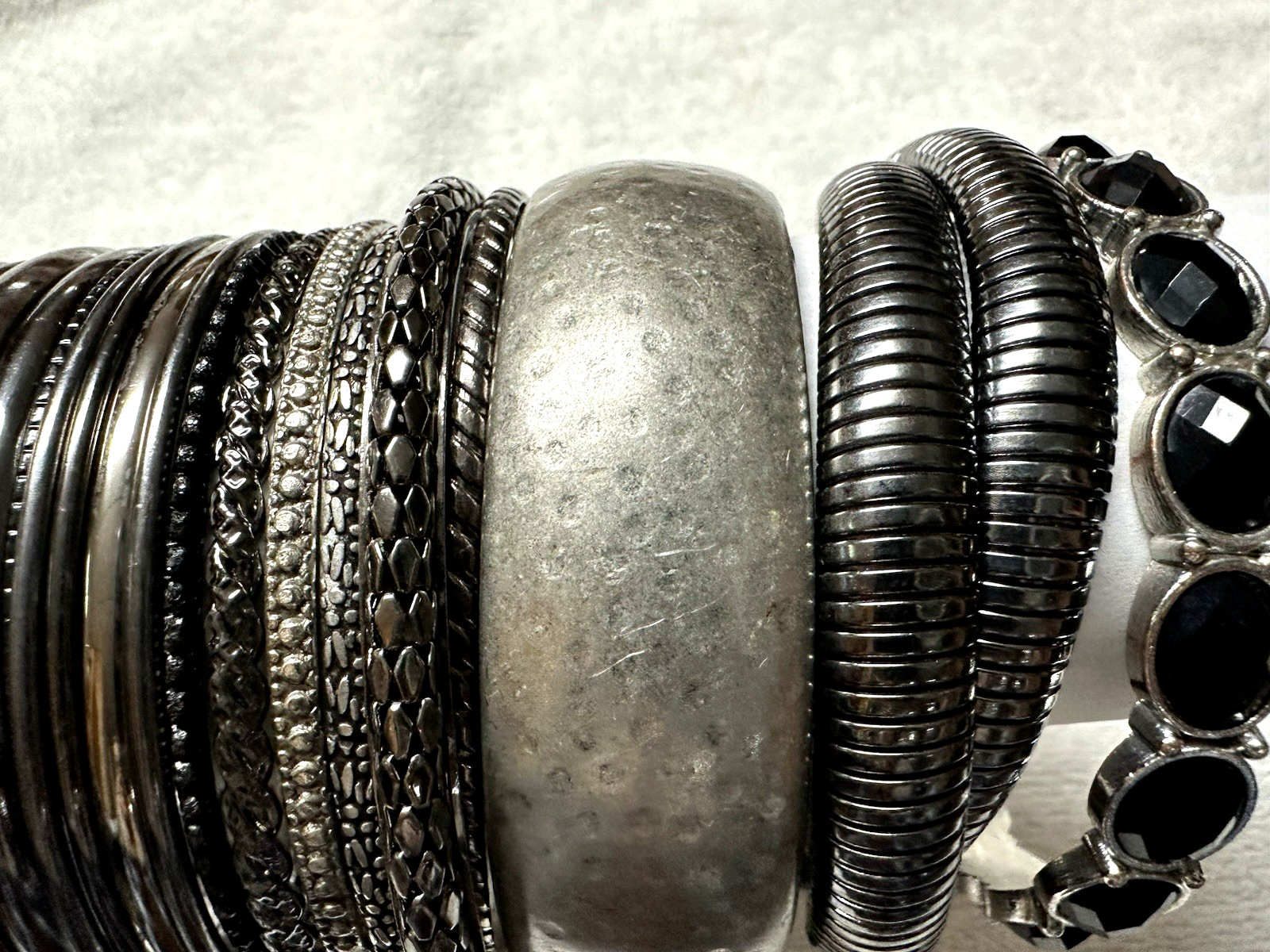 Costume Jewelry Lot 18 Dark Metal Silver Tone Bangle Bracelet b224
