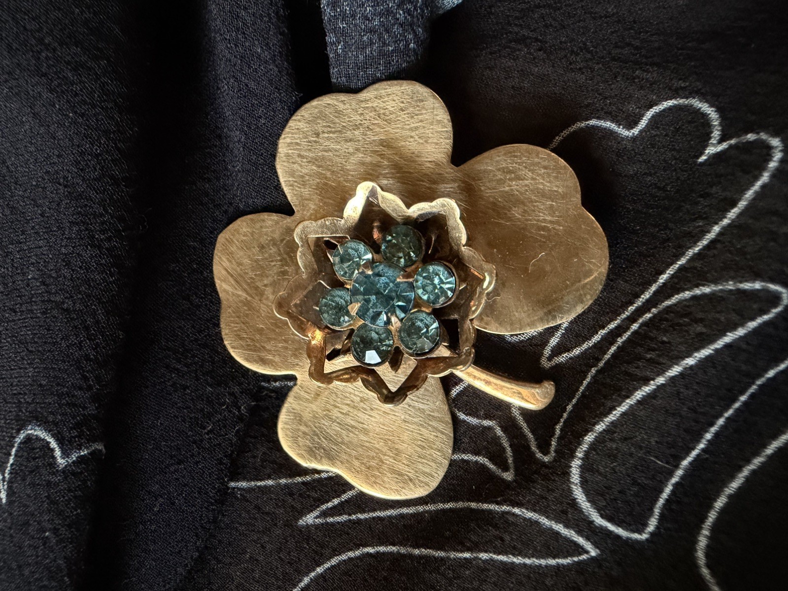 Vintage Coro Brooch Pin Gold Tone Retro Shamrock Clover Flower Blue Rhinestones