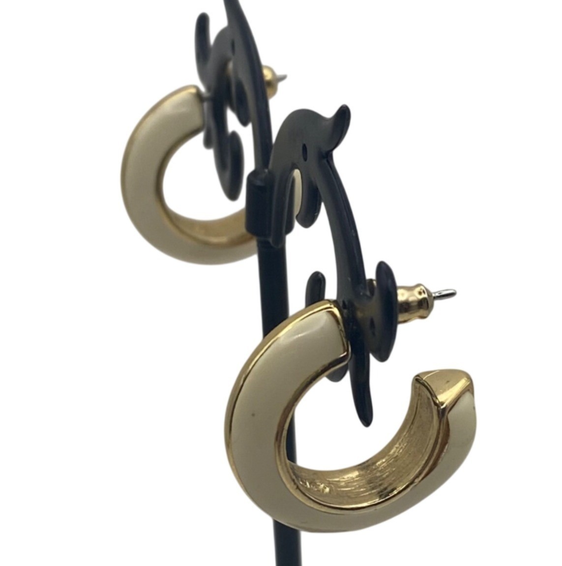 Vintage Trifari Ivory Gold-Tone Hoop Earrings Pierced Classic Puffy Corpcore