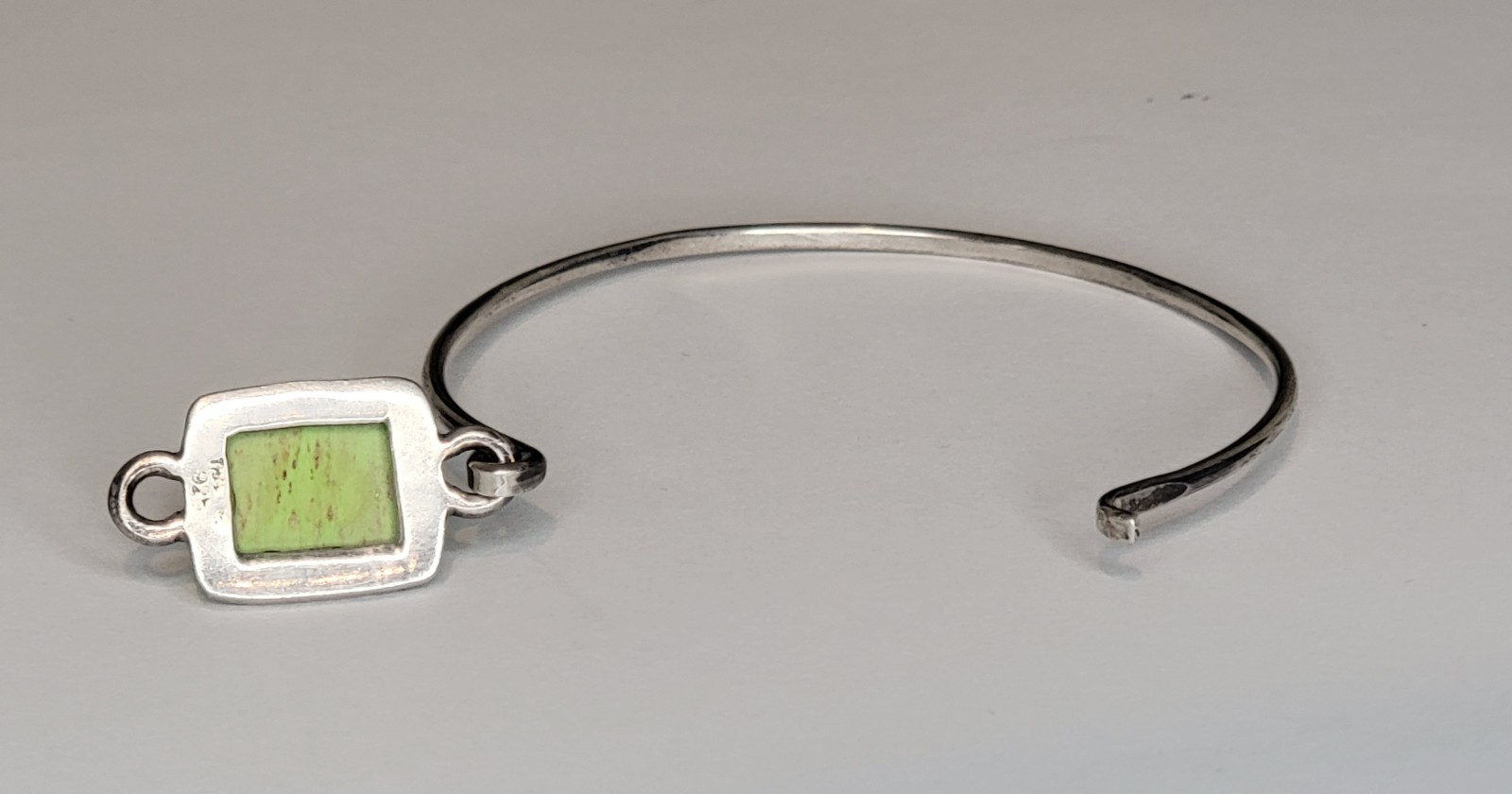 Vintage Womens Silver Hindged Bracelet With Green Stone Stamped 925