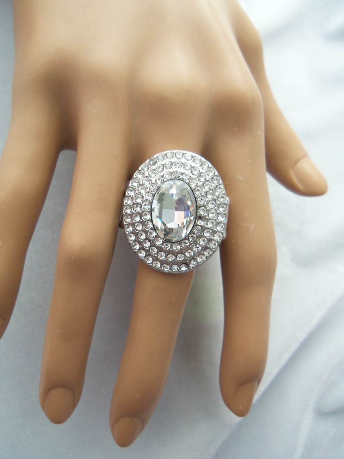 Vintage Large Center Stone Pave Crystal Rhinestone Silvertone Stretch Band Ring