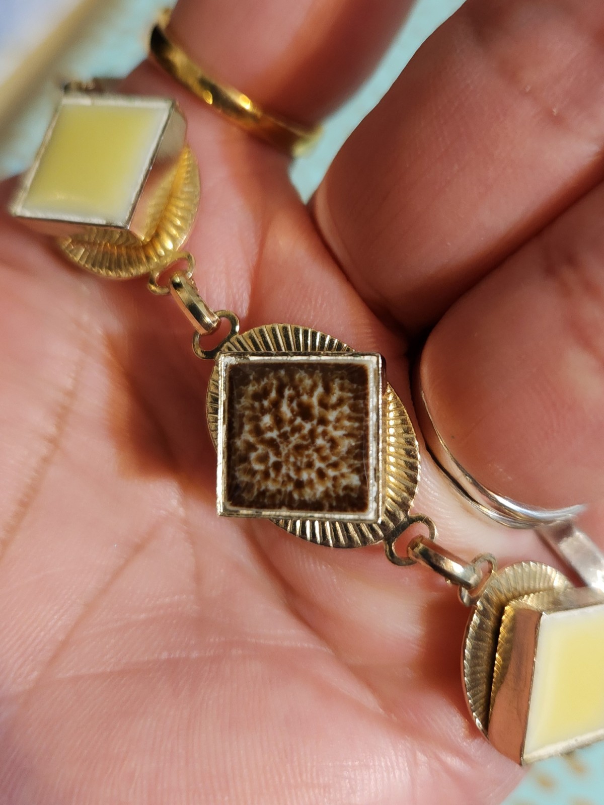 VTG 1960’s GOLDTONE BRACELET SPLOTCH BROWN & WHITE, LIGHT YELLOW Tiles