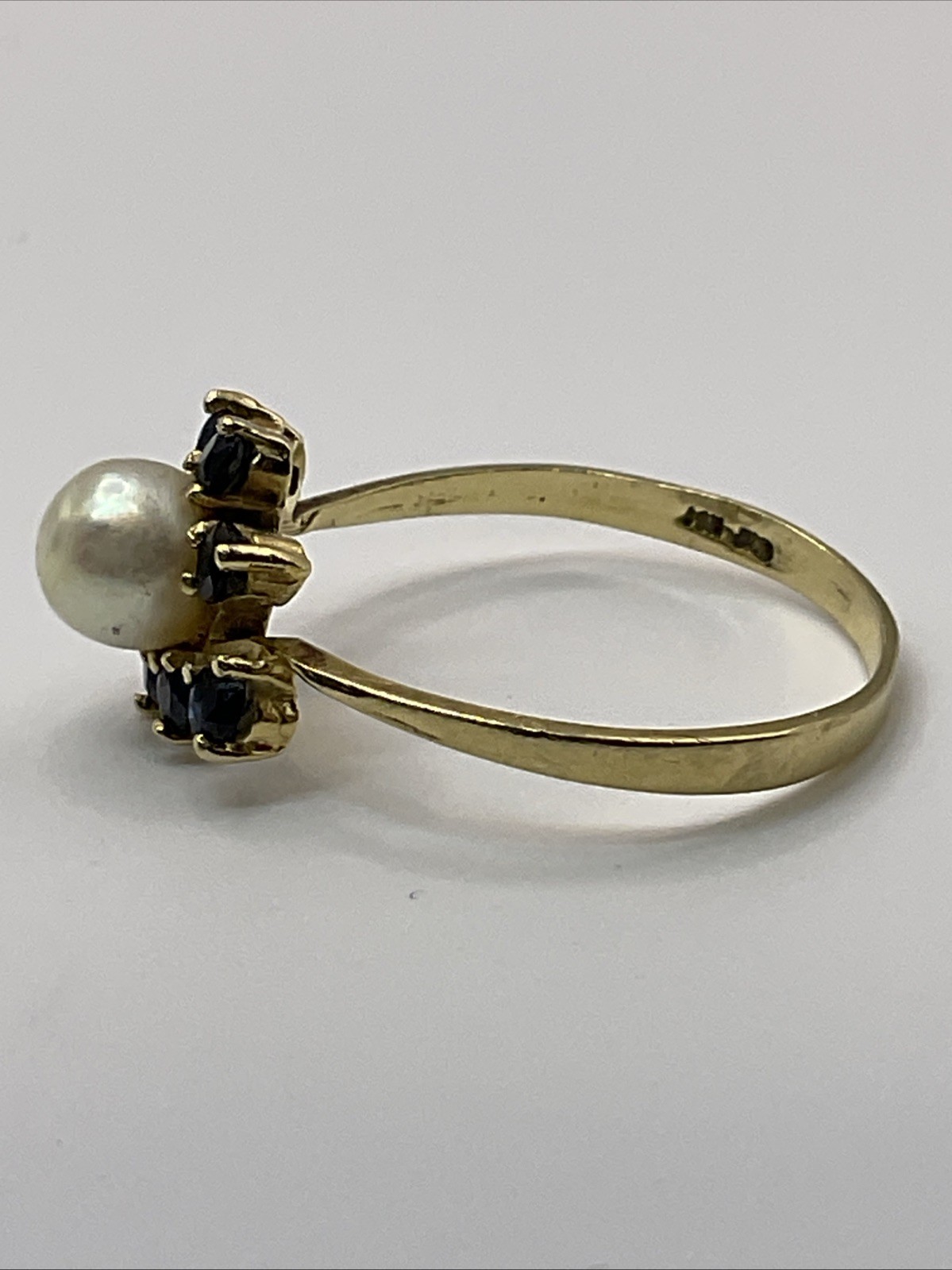 VINTAGE HANDMADE Solid 14K Yellow Gold White Pearl & Blue Sapphire Ladies Ring