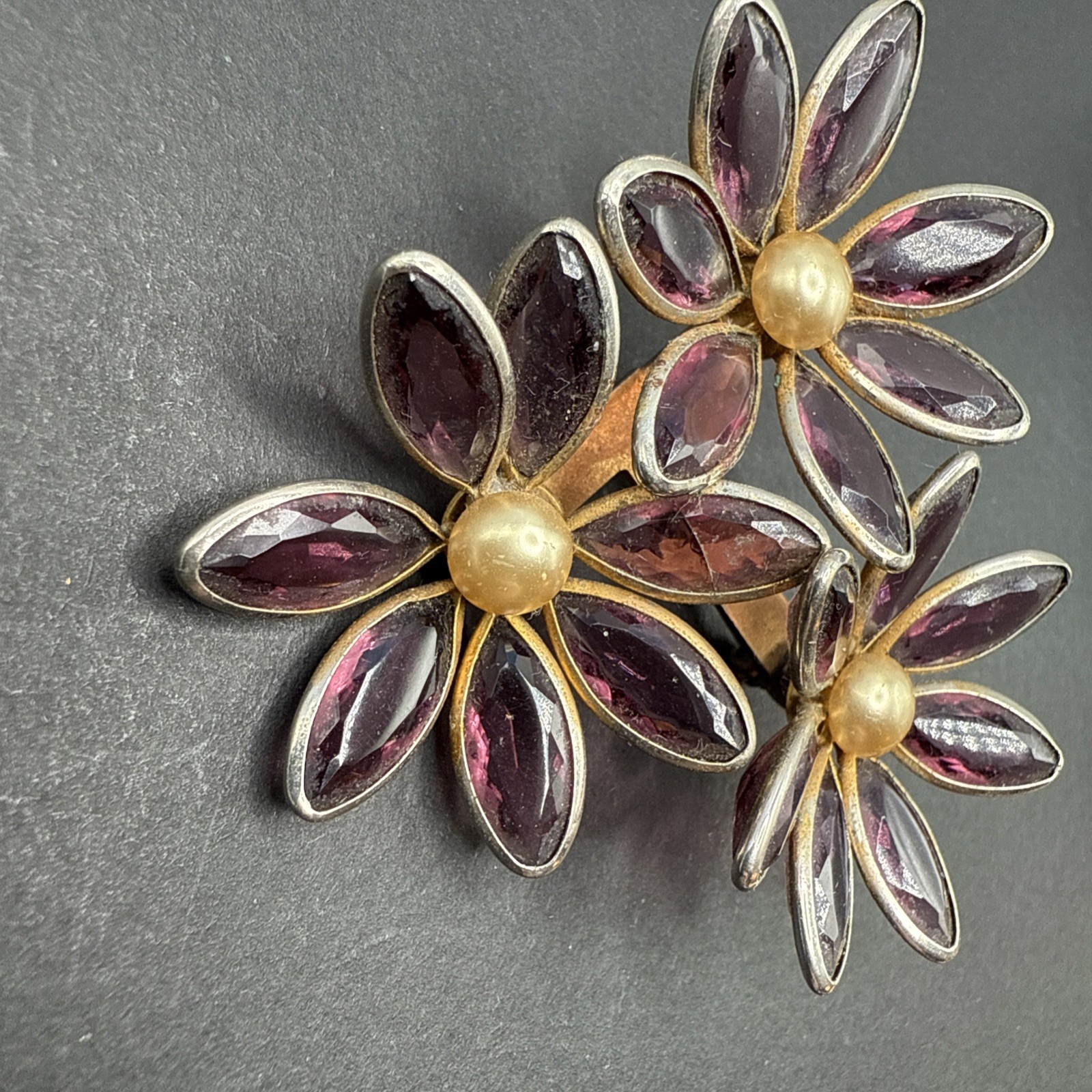 READ Vintage Purple Glass Flower Brooch Pin J150