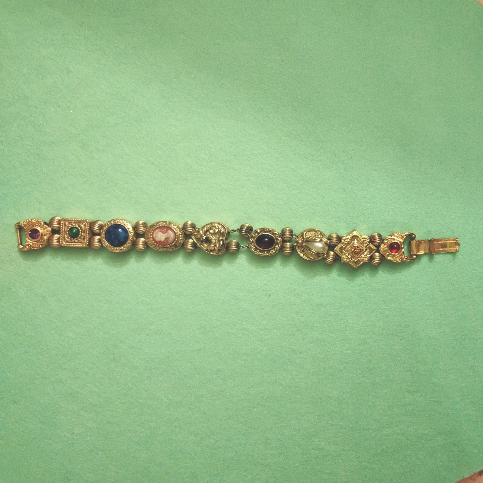 Vintag MCM Art Nouveau Goldette Slide Bracelet Cameo Cabochons 7″