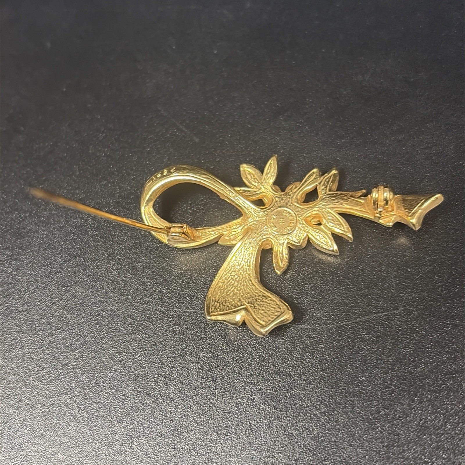 Made in England Gold Tone Brooch Ribbon And Flower. Rollover Safety Clasp “2 w