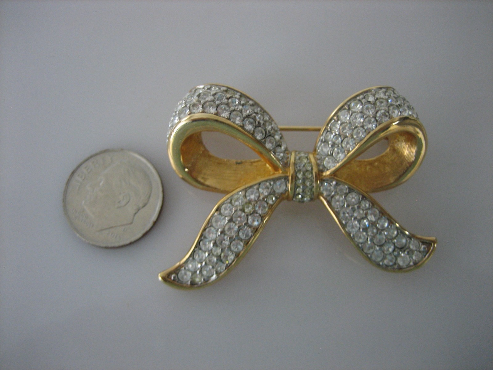Vintage D.S.Co Daniel Swarovski Rhinestone Gold Tone Ribbon Bow Brooch