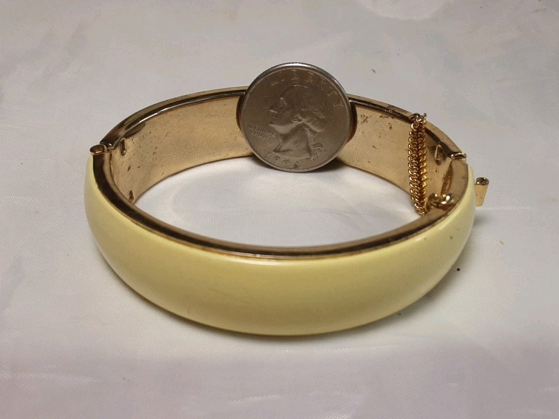 Bracelet Gold Tone Yellow Enamel Hinged Clasp With Safety Chain Oval Bangle Cuff
