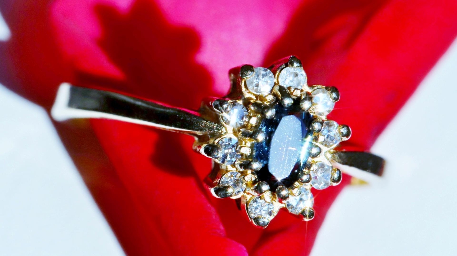 14k yellow gold size 5.75 ring 0.35ct natural, treated sapphire diamond 1.83gr