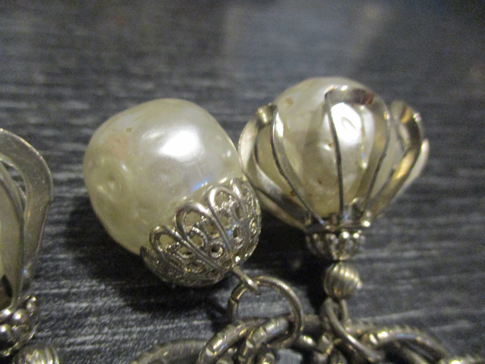 Vintage Estate Cha Cha Chunky Faux Pearl Bauble Charm Dangle Drop Bracelet!