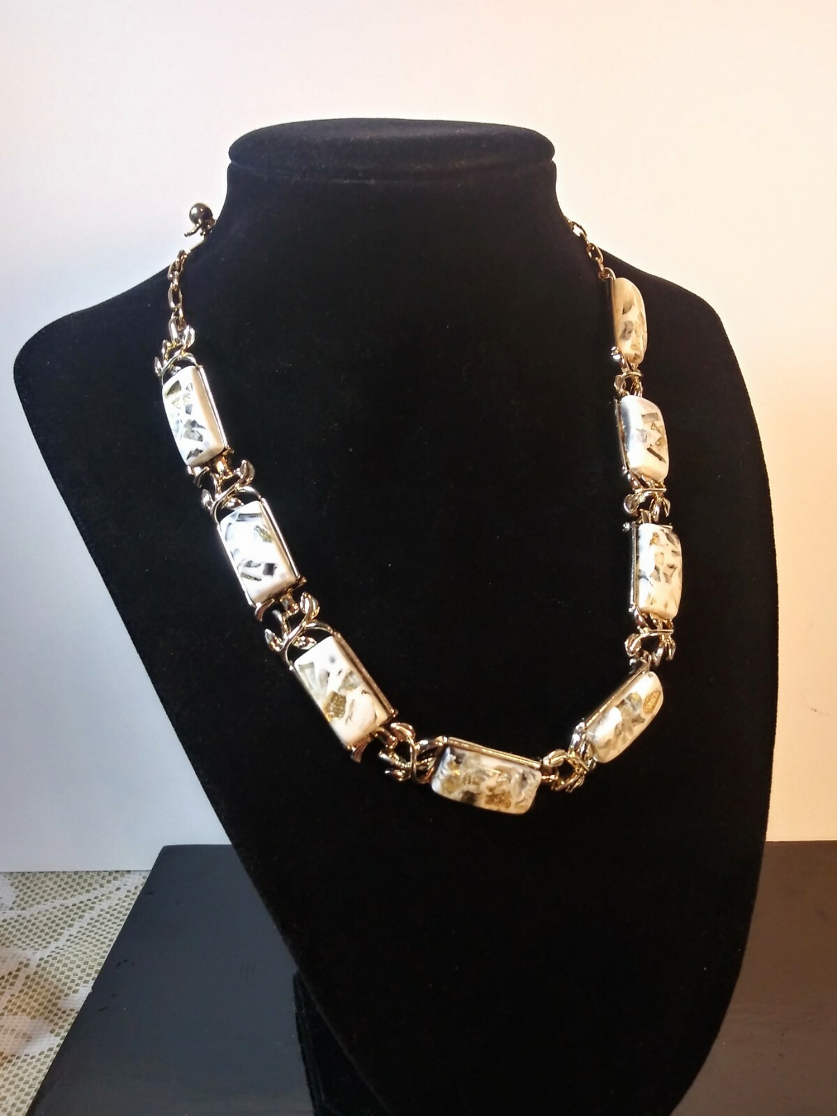 Vintage Mid Century Coro Lucite Confetti Rectangular Stones Choker 16.5 ” in