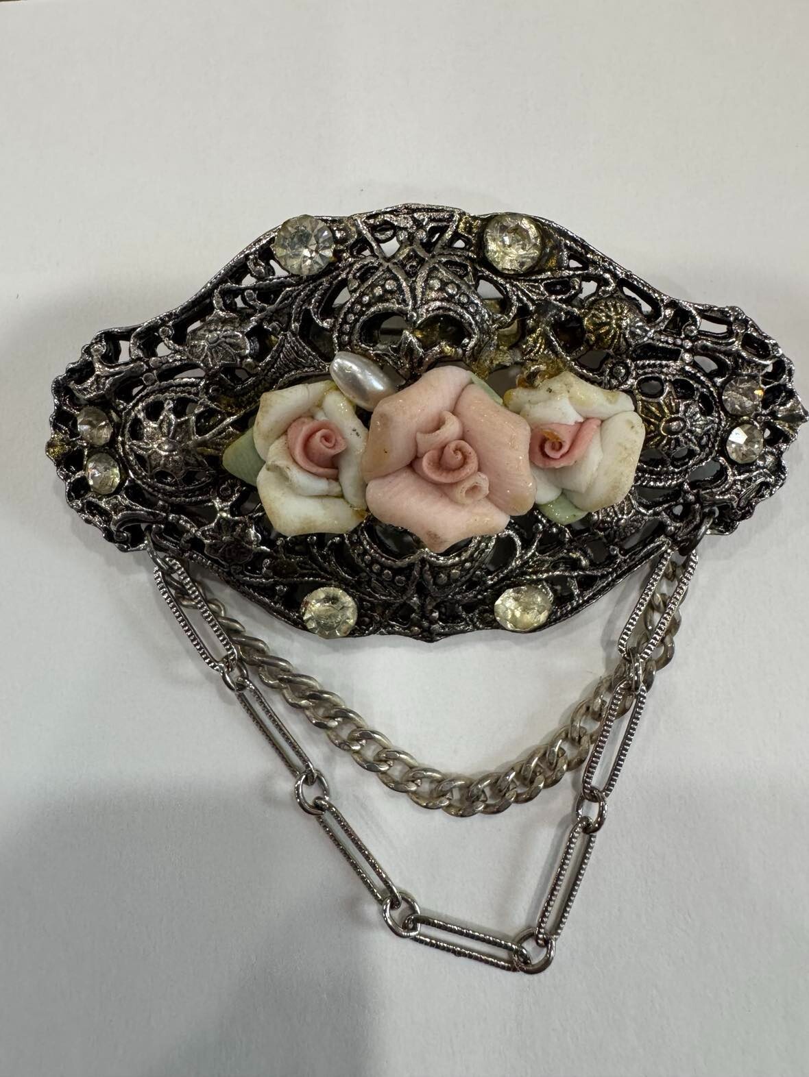 Vintage Brooch Chain & Flowers with Earrings Set – White/Pink Flowers
