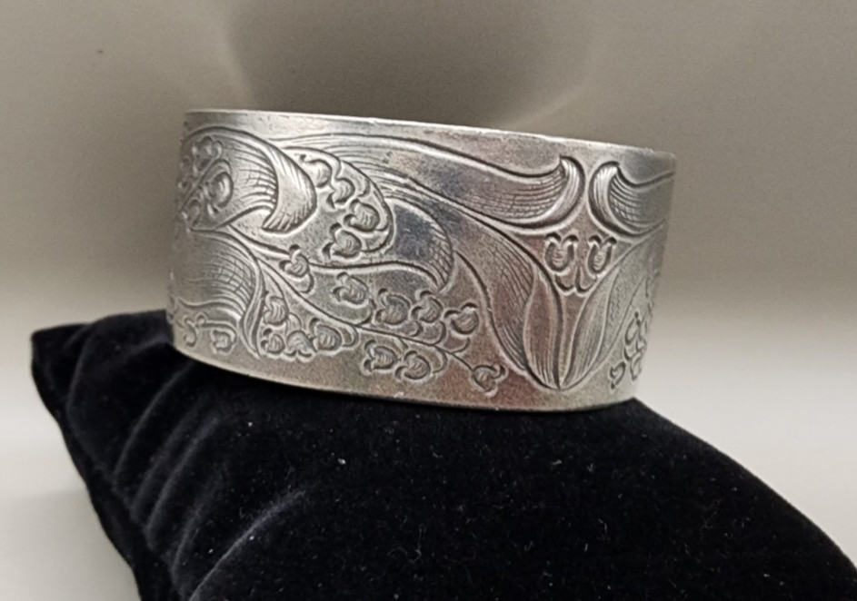 Salisbury Pewter May Flower of the Month Cuff Bracelet Lily of the Valley 66g